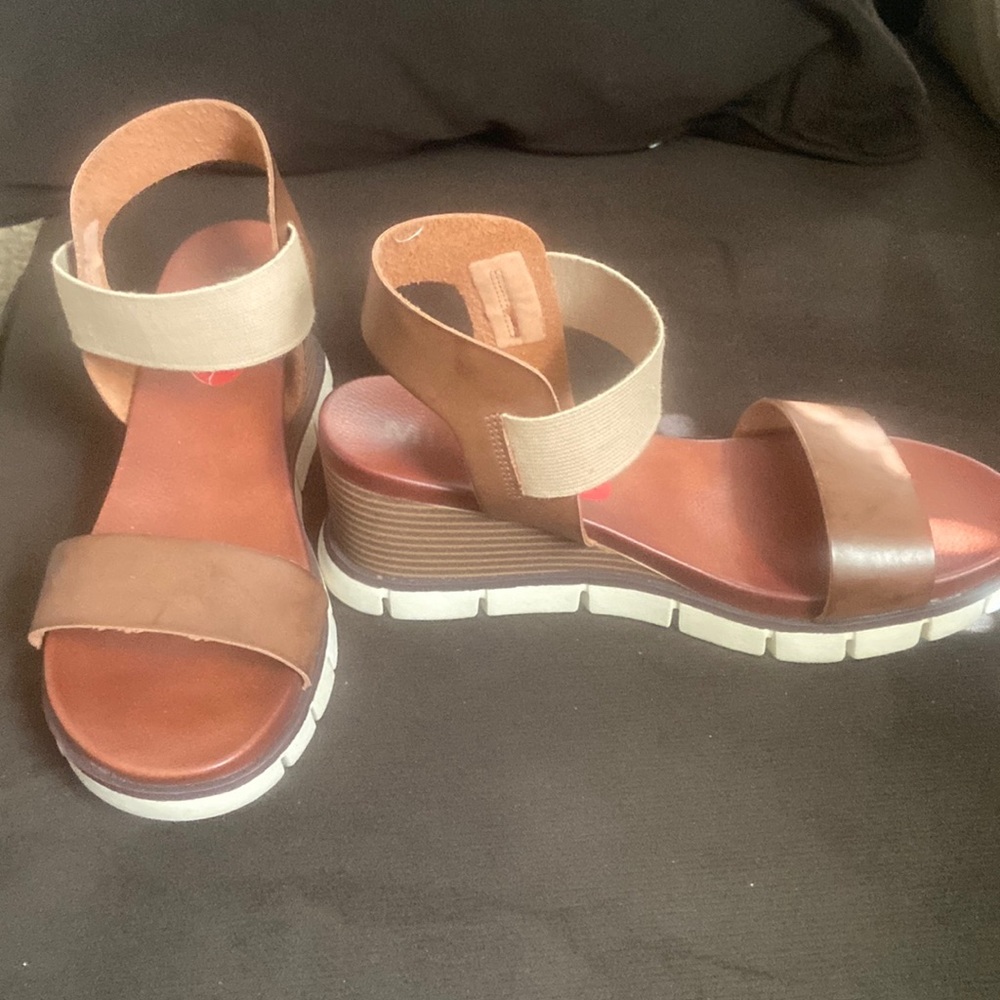 Brown wedge comfy sandals size 10